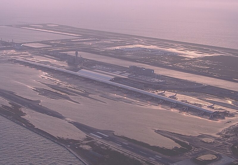 File:Damage by 2018 Typhoon Jebi in Kansai International Airport (1).jpg