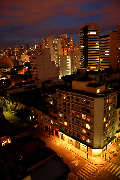 File:De noite na Grey Street.jpg