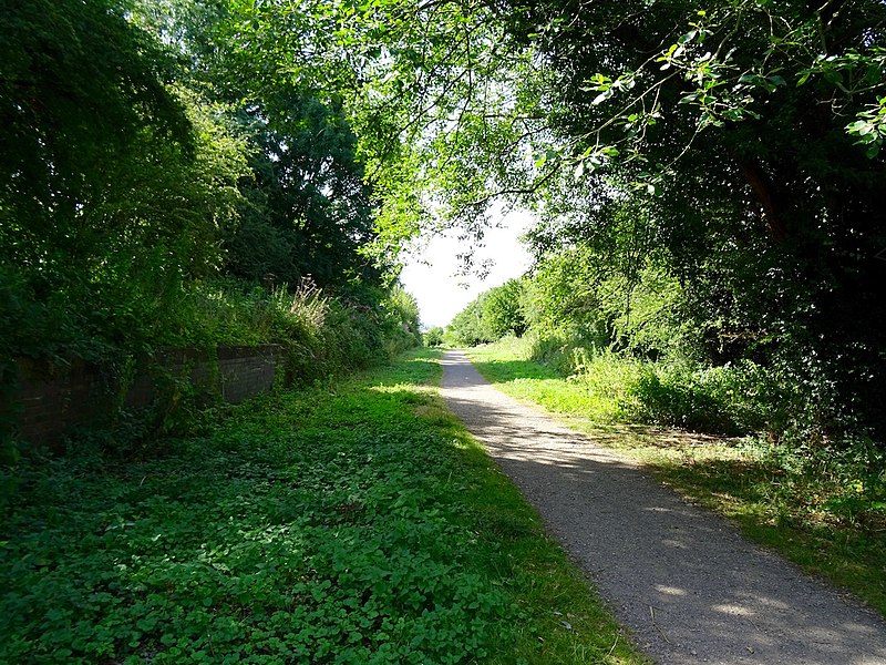 File:Derby Racecourse Station (geograph 5077378).jpg