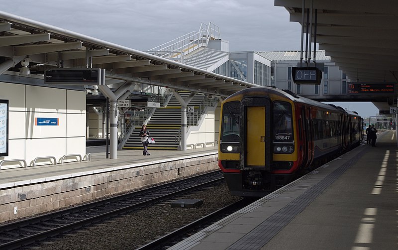 File:Derby railway station MMB A2 158847.jpg