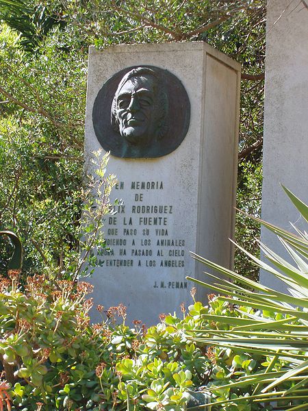 File:Detalle Monumento a Rodríguez de la Fuente, Parque Genovés, Cádiz.jpg