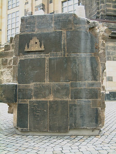 File:Dresden.Frauenkirche.Kuppelfragment.JPG