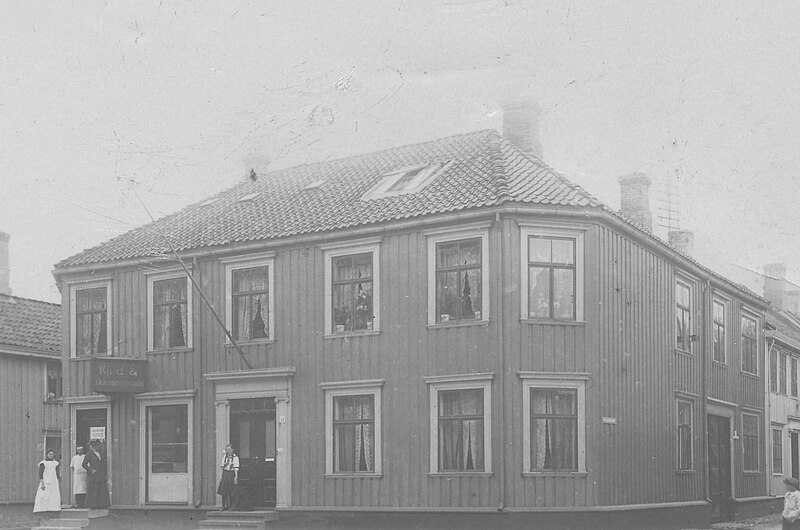 File:Dronningens gate 41 (ca. 1910) (3921835731).jpg