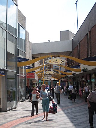<span class="mw-page-title-main">Eden Walk</span> Shopping centre in London, England