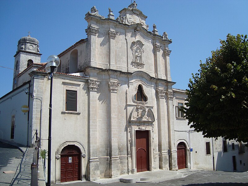 File:Eglise2 de Monte Sant'Angelo.JPG