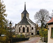 Ansicht von Osten, rechts Sakristei-Anbau