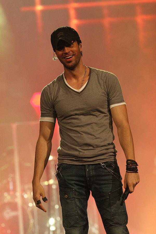 Enrique Iglesias has the most number-one songs, with 27 between 1995 and 2016.