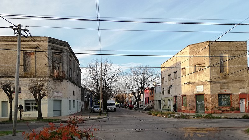 File:Esquina del Barrio Las Mil Casas, Tolosa.jpg