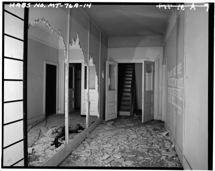 File:FRONT ENTRIES, FROM RIGHT SIDE APARTMENT - Fort Keogh, Officers Quarters A, 3 miles west of Miles City on U.S. Highway 10, Miles City, Custer County, MT HABS MONT,9-MILCI,3-A-14.tif