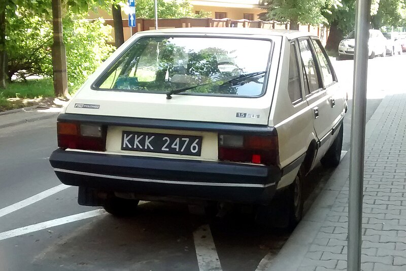 File:FSO Polonez MR'87 1.5 SLE seen in Kraków, Moniuszki street.jpg