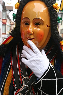 The "Fransenkleid" is a mask at the Swabian Alemannic carnival in South-Germany