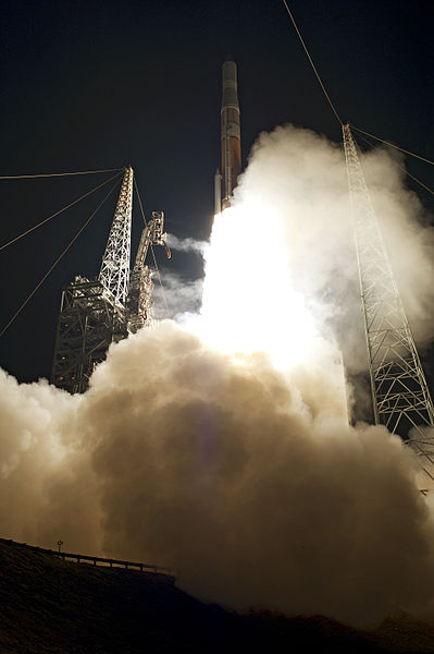 File:GOES-P lifts off.jpg