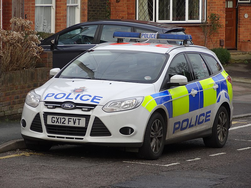 File:GX12FVT Surrey Police in OXTED.jpg