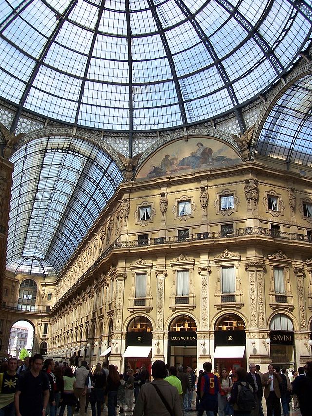 File:Louis Vuitton, Galleria Vittorio Emanuele II.jpg - Wikipedia