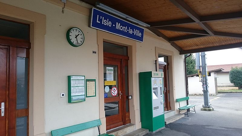 File:Gare de L'Isle quai principal.jpg