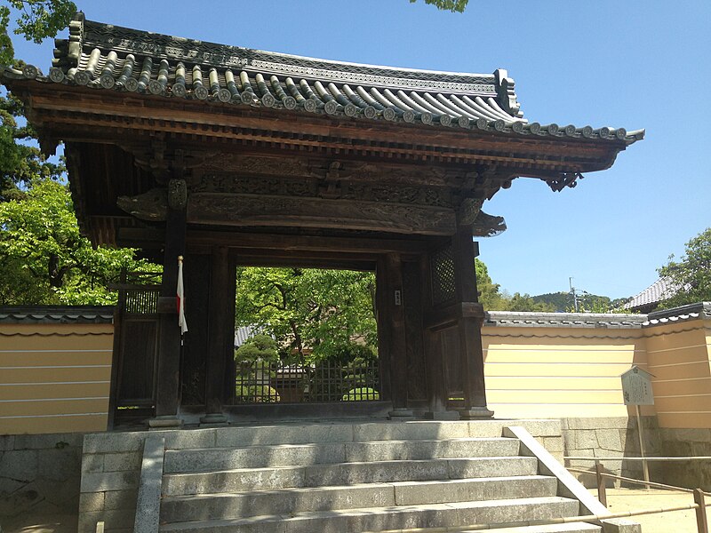 File:Gate of Enjuoin Temple near Dazaifu Temman Shrine.jpg