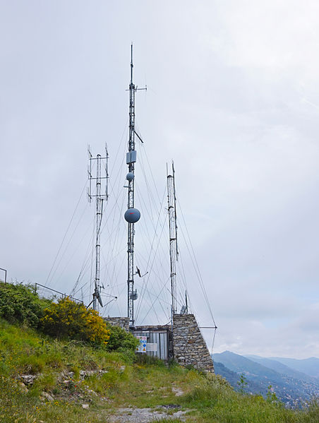 File:Genoa - antennas.jpg