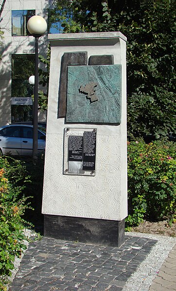 File:Ghetto monument Twarda St 01.jpg