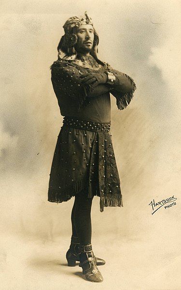 File:Giuseppe Oppezzo, vaudeville and opera singer (SAYRE 7709).jpg