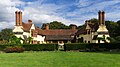 "Goddards_country_house_from_the_west.jpg" by User:Suspensa Vix