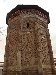 نمای پشت گنبد.