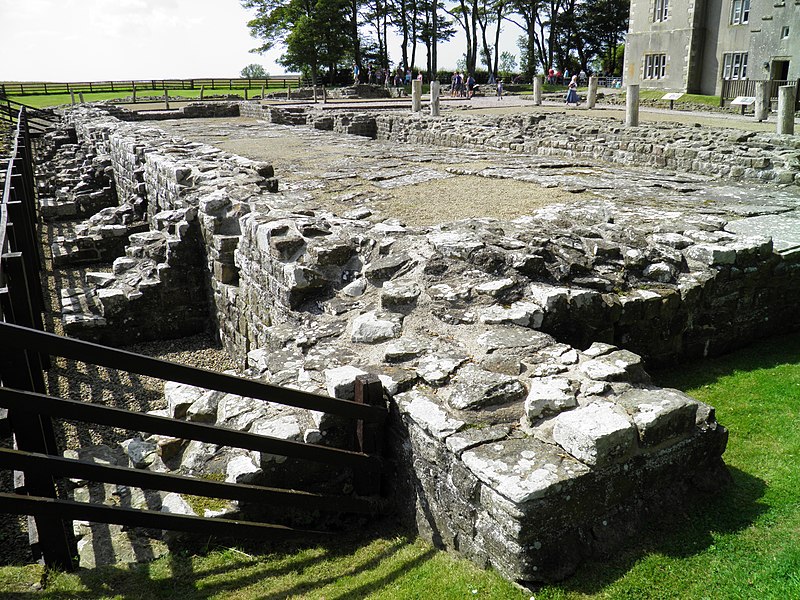 File:Granaries, Birdoswald Roman Fort, Hadrians Wall (8750223693).jpg