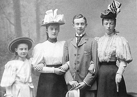Cecilie, Alexandrine and Friedrich Franz of Mecklenburg-Schwerin with their mother Grand Duchess Anastasia.