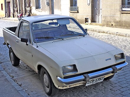 Vauxhall Chevette-style, plastic-bodied Grumett coupé utility (Uruguay)