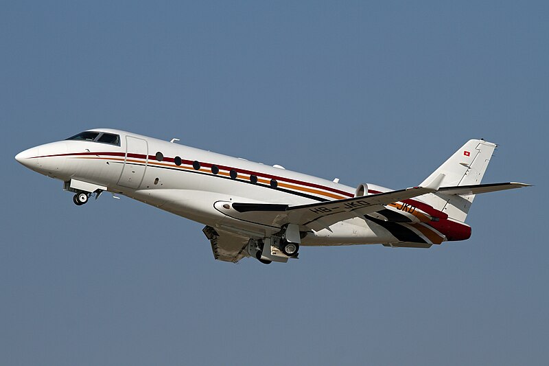 File:Gulfstream G200 at Hanover-Langenhagen International Airport.jpg