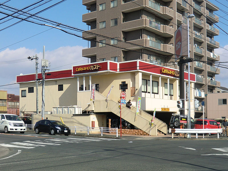 File:Gusto Toyokawa Chuo-dori (2011.02).jpg