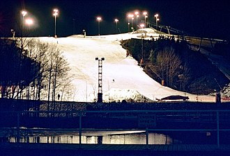 Hammarbytoppen är en konstgjord bergskulle som påbörjades 1983, och dess skidanläggning öppnade 1990.