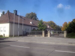 Friedhofsgebäude und Haupteingang, Ansicht Steinhaldenstraße.