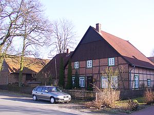 Hövelhof: Geografie, Geschichte, Politik