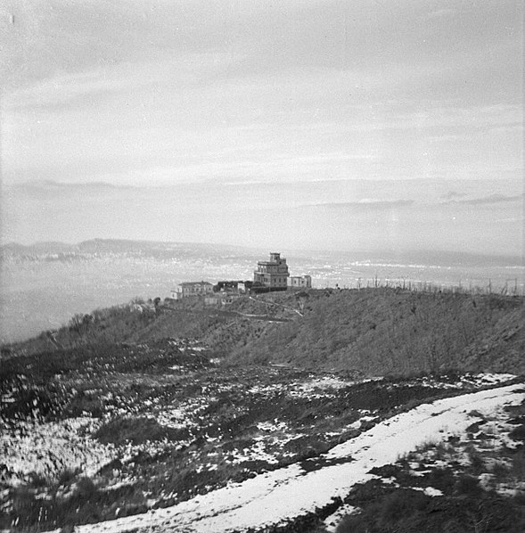 File:Het Observatorio Vesuviano bij Napels, Bestanddeelnr 191-1366.jpg