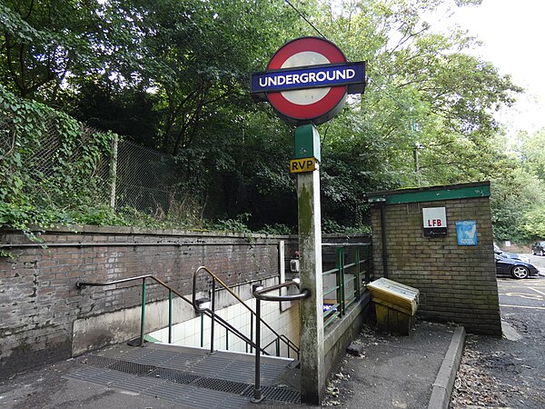 Archway Road entrance to Highgate Station