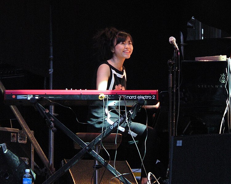 File:Hiromi enjoying by pollobarca2.jpg