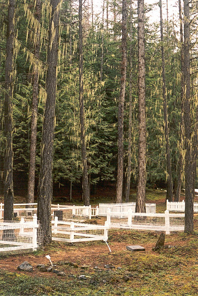 File:Historic Ainsworth Cemetery.jpg