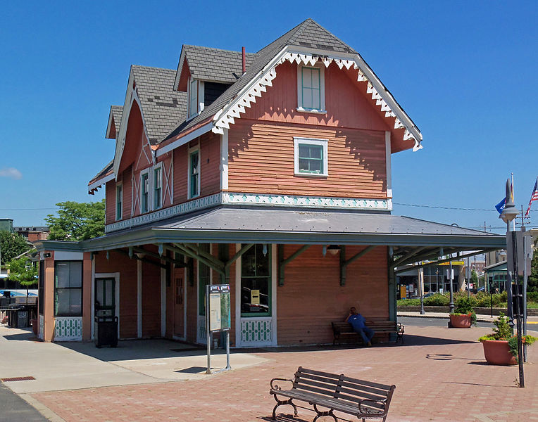 File:Historic train station building, Red Bank, NJ.jpg