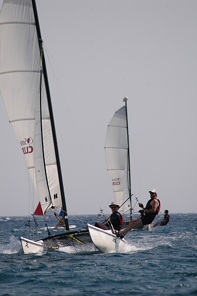 File:Hobie race 4 - on trapeze 1 (1016754214).jpg