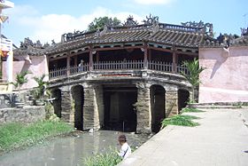 El puente Chùa Cầu en 2006.