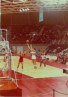 Geschwindner taking a jump shot for the West German national team during the 1972 Summer Olympics Holger Geschwindner.jpg