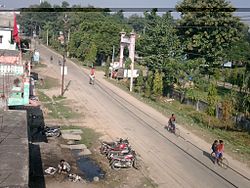 Estrada do hospital Gulariya.jpg