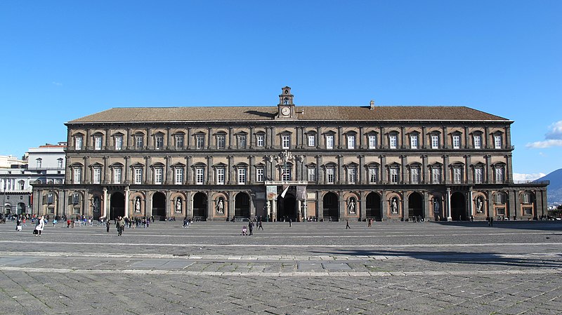 File:Il Palazzo reale - panoramio.jpg