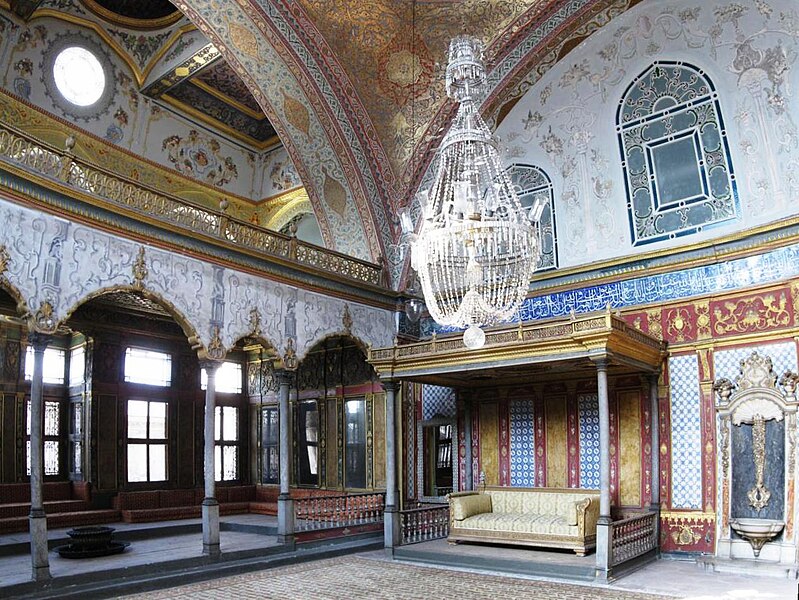 File:Imperial Sofa Topkapi March 2008pano2.jpg