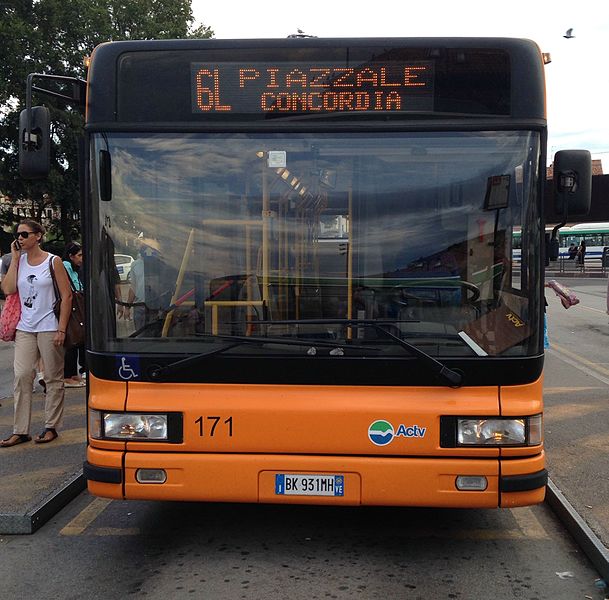 File:Irisbus IVECO 491E.12.27 CityClass ACTV Venice, Linea 6L.jpg
