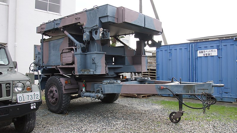 File:JGSDF JMPN-P22 radar unit(79-5704) right front view at Camp Akeno November 4, 2017.jpg