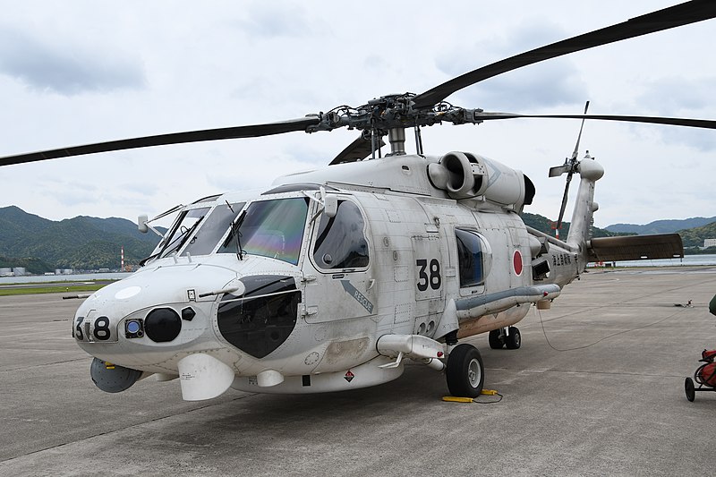 File:JMSDF SH-60K(8438) left front view at Maizuru Air Station May 18, 2019 01.jpg