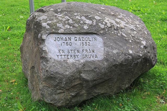 Tiedosto:Johan Gadolin memorial stone.jpg – Wikipedia