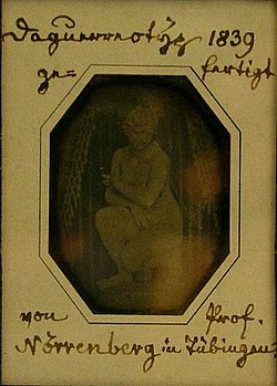 Johann Gottlieb Nörrenberg - Kauernde Aphrodite (Daguerreotypie 1839).jpg