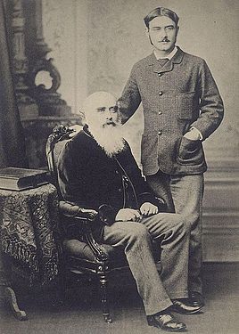 John Lockwood Kipling et Rudyard Kipling (~1890).